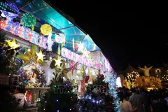 Không khí mua sắm Giáng sinh rộn ràng tại TPHCM