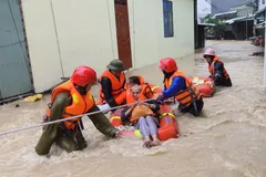 Người dân ở Đắk Lắk, Gia Lai và Đà Nẵng chịu ảnh hưởng bởi thiên tai, lũ lụt.