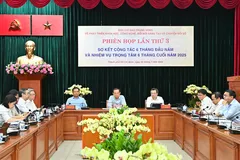 Bí thư Thành ủy TPHCM Nguyễn Văn Nên và các đồng chí lãnh đạo TPHCM dự hội nghị tại điểm cầu TPHCM. Ảnh: VIỆT DŨNG