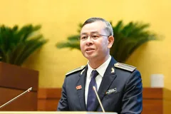 Tổng Kiểm toán Nhà nước Ngô Văn Tuấn trình bày báo cáo tại phiên họp chiều 20-10 của Quốc hội. Ảnh: QUANG PHÚC