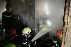 TPHCM: Cháy nhà 4 tầng ở quận 3, 4 người được đưa ra ngoài an toàn