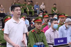 Cựu điều tra viên không nhận tội chiếm đoạt 800.000 USD trong vụ 'chuyến bay giải cứu'