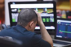VN Index giảm kỷ lục gần 95 điểm