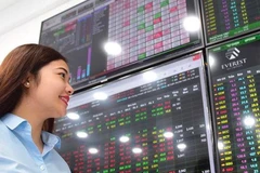 CEO bị đình chỉ chức vụ, cổ phiếu vẫn tăng trần
