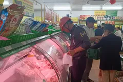 Đà Nẵng: Người dân hối hả mua hàng tích trữ trước bão số 12