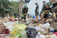 Vừa khắc phục thiệt hại sau lũ vừa lo ứng phó bão số 15 