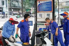 Thủ tướng yêu cầu không để gián đoạn nguồn cung xăng dầu trong mọi tình huống