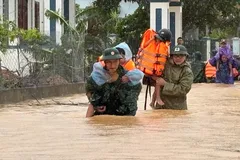 Tổng Bí thư Tô Lâm thăm hỏi đồng bào, cán bộ, chiến sĩ ứng phó thiên tai