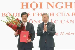 Tổng Bí thư Tô Lâm trao quyết định của Bộ Chính trị điều động, phân công, chỉ định đồng chí Nguyễn Duy Ngọc giữ chức Bí thư Thành ủy Hà Nội nhiệm kỳ 2025-2030