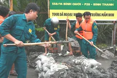 Nhiều nơi cuộc sống đảo lộn vì mưa lớn và triều cường