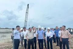 Cao tốc Cao Lãnh - An Hữu gặp khó về tiến độ vì thiếu đá