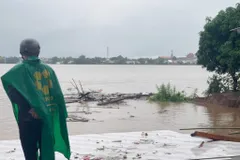 Đồng Tháp: Sạt lở bờ sông Tiền, 4 căn nhà bị cuốn trôi