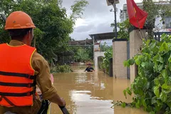 Nhiều khu vực xã Đại Lộc vẫn ngập sâu