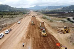 Phê bình nghiêm các nhà thầu thi công chậm Quốc lộ 19