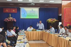 Giám đốc Sở TNMT Nguyễn Toàn Thắng (trái) và Phó chủ tịch UBND huyện Nhà Bè Võ Phan Lê Nguyễn tại Hội nghị.