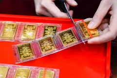 Vàng trong nước đi ngang dù thế giới giảm mạnh