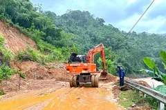 Hạ tầng đường bộ thiệt hại gần 1.000 tỷ đồng do bão số 10