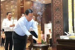 Bảo tàng Tôn Đức Thắng đón người dân đến dâng hương