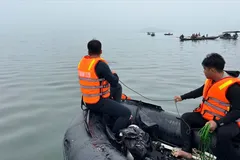 Nhanh chóng điều tra nguyên nhân vụ lật tàu ở hồ Thác Bà