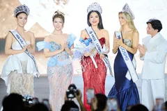 Nguyễn Thị Lệ Nam đăng quang Miss Cosmo TPHCM 2026