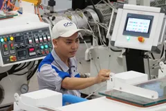 Người lao động phải thích ứng với khoa học công nghệ