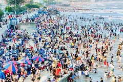 Tet holidaymakers flock to tourist spots in Ho Chi Minh City