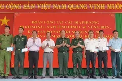 Vietnam Coast Guard delegation visits Con Dao residents, troops