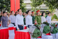 An Khanh Ward pays tribute to fallen heroes, honors meritorious families