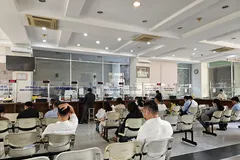 Người dân làm thủ tục đăng ký đất đai tại Văn phòng Đăng ký đất đai TPHCM