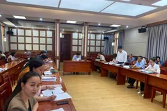 Tổ Công tác họp chiều 10-4