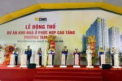 Các đại biểu trong nghi thức khởi công dự án