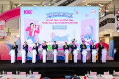 Các đại biểu cắt băng khánh thành