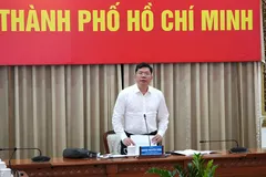 Phó Chủ tịch UBND TPHCM Hoàng Nguyên Dinh phát biểu tại cuộc họp 