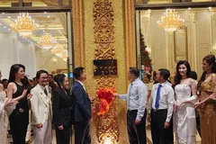 Các đại biểu trong nghi thức công bố tiêu chuẩn 5* cho Lachateau Hotel