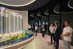 Khách hàng tham quan một dự án mới tại khu Nam TPHCM