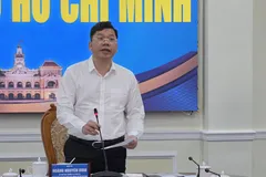 Phó Chủ tịch UBND TPHCM Hoàng Nguyên Dinh báo cáo tại điểm cầu TPHCM