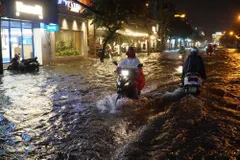 Nam bộ tiếp tục mưa lớn, TPHCM đề phòng ngập vào chiều tối