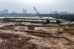 Hà Nội đang triển khai hồ đầu mối Mễ Trì để chống ngập lụt cho mùa mưa bão sắp tới. Ảnh: TIẾN CƯỜNG