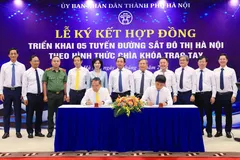 Lễ ký kết hợp đồng chìa khóa trao tay giữa Ban Quản lý Đường sắt đô thị Hà Nội và Liên danh Vinhomes – SGC. Ảnh: VIẾT THÀNH