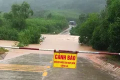 Cầu Nhà Cộ ngập sâu