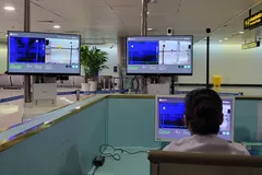 Lực lượng kiểm dịch TPHCM giám sát hành khách đến từ vùng có dịch