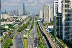 Tuyến metro số 1 chạy dọc đường Võ Nguyên Giáp, phường An Khánh, TPHCM. Ảnh: HOÀNG HÙNG