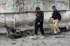 Lực lượng an ninh điều tra tại hiện trường một vụ tấn công ở Peshawar, tỉnh Khyber Pakhtunkhwa, Pakistan. Ảnh tư liệu: TTXVN