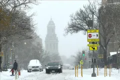 Thủ đô Washington DC phủ trắng trong cơn bão tuyết ngày 25-1. Ảnh: TTXVN