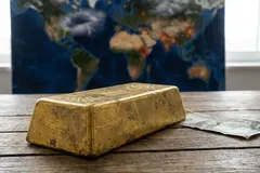 Giá vàng vượt mốc không tưởng 5.000 USD