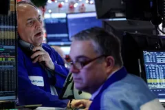 Tiếp tục chịu sức ép từ cổ phiếu AI, Phố Wall lao dốc mạnh 