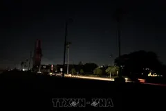 Đường phố thủ đô La Habana, Cuba chìm trong bóng tối do mất điện. Ảnh: TTXVN