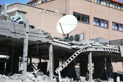 Trường học bị phá hủy sau cuộc không kích của Mỹ và Israel tại Tehran, Iran, ngày 7/4/2026. Ảnh: THX/TTXVN