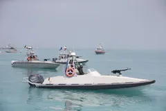 Tàu của Lực lượng Vệ binh Cách mạng Hồi giáo Iran (IRGC) tại lễ kỷ niệm Ngày Vịnh Persia quốc gia ở Vịnh Persia, gần Bushehr. Ảnh: THX/TTXVN