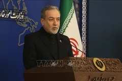 Ngoại trưởng Iran Seyed Abbas Araghchi trong cuộc họp báo tại Tehran, ngày 16/3/2026. Ảnh: THX/TTXVN